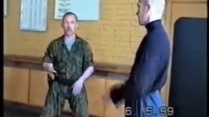 ВАлерий Крючков.1999г. спецприёмы нож против пистолета