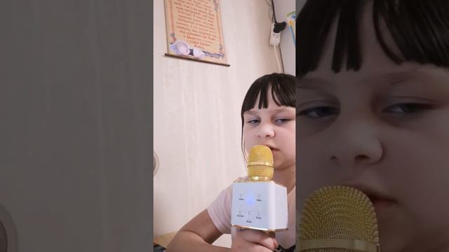 Я Віка співаю Zivert Зеленые волны , лисята😉👍🏻 смотреть онлайн