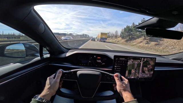 POV: 1020hp Tesla Model S Plaid without Track-Pack Top Speed on german Autobahn смотреть онлайн