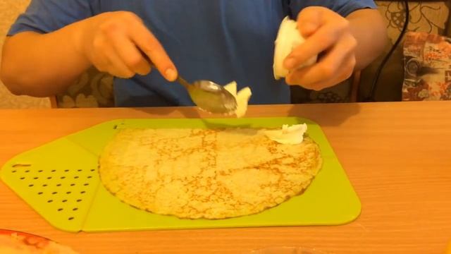 Блинный рулет с семгой идеальная закуска. Как приготовить блины с начинкой.. смотреть онлайн