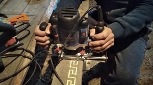 Узор меандр ручным фрезером