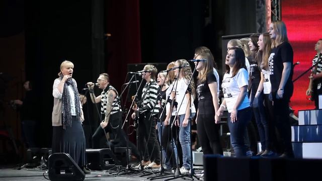 Тараканы и школьный хор - Я смотрю на эти лица смотреть онлайн