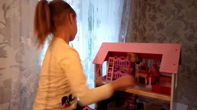 кукольный домик домик для кукол расставляем мебель обзор смотреть онлайн