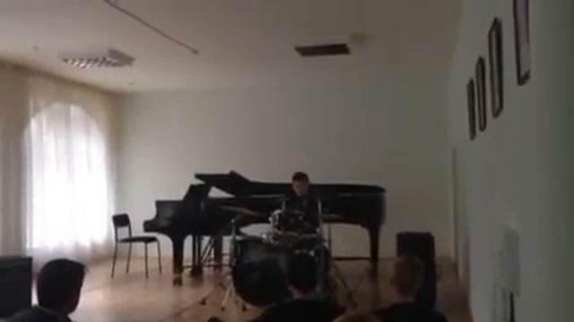 Я играю на барабанах ! смотреть онлайн