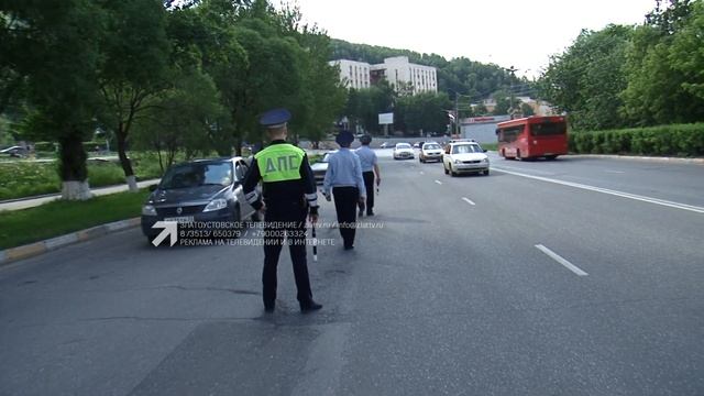 Наряды ДПС провели рейд на автодороге вдоль городского пруда смотреть онлайн