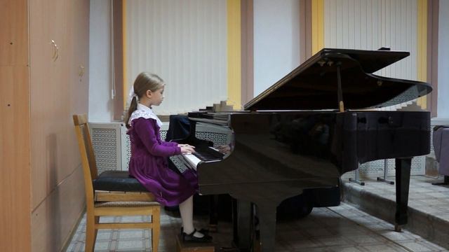 Р. Шуман "Мелодия" (из Альбома для юношества), П.И.Чайковский "Игра в лошадки" (из Детского альбома смотреть онлайн