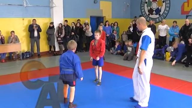 17 11 15 "Чим живеш, молодь": чемпіонат з самбо у Слов'янську смотреть онлайн