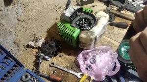 Бензокоса триммер глохнет при нажатии на газ не развивает обороты при кошении тупит.