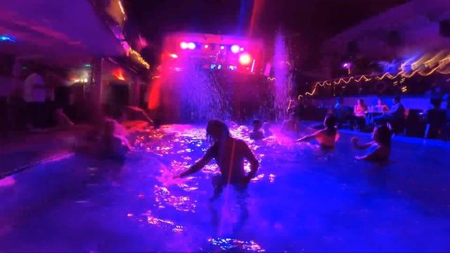 ??Insane Pool Party In Tonika Nightclub In Melgar Colombia, Outside Bogota: QUE FIESTA??