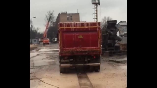 Жесть, авто приколы на дороге. Облегченный Nissan Juke смотреть онлайн