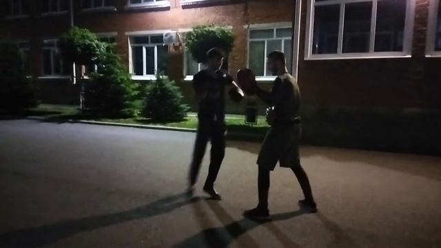 Отработка комбинации на лапах #boxing #бокс #workout смотреть онлайн