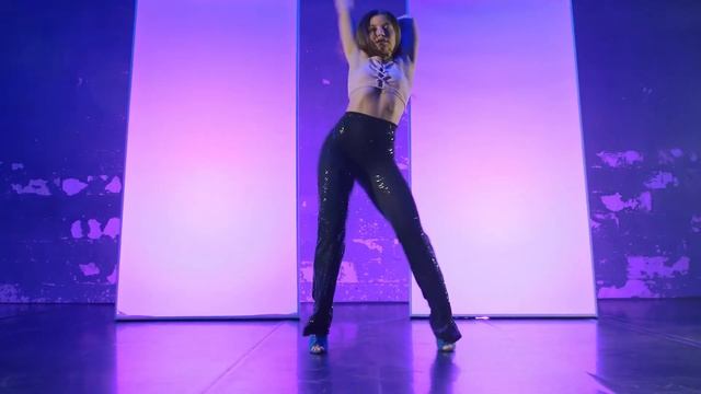 DASHA ROLIK | VOGUE CHOREO | WELCOME TO THE BALL смотреть онлайн