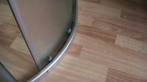 Как заменить ролики в душевой кабине.