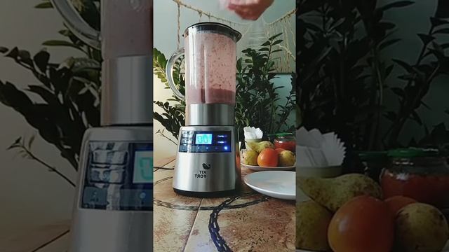 Смузи из банана, клубники и проростков ржи смотреть онлайн