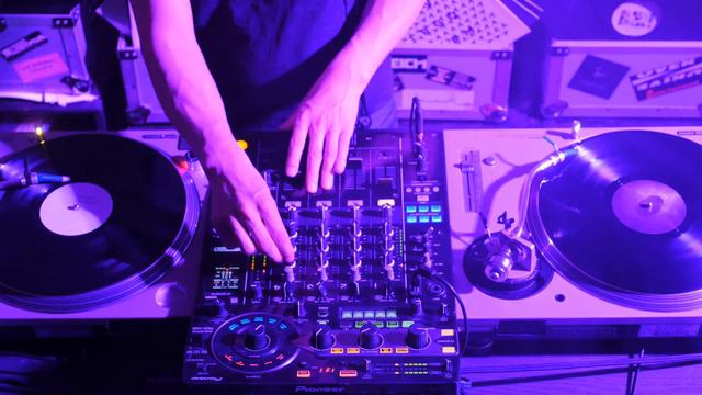 [4K] Dark Techno, Techno, Tech- House, Acid - Vinyl Mixset 04/2017 - Nico Silva Oliveira смотреть онлайн