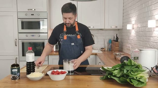 Салат Цезарь. Самый популярный в мире салат на домашней кухне. Раскрываем рецепт соуса Цезарь. смотреть онлайн