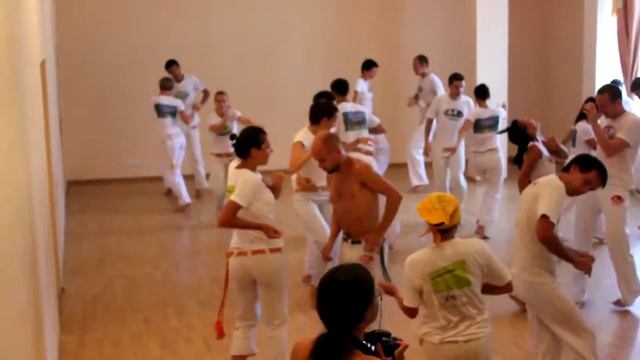 Samba - Abada capoeira camp Crimeia 2012 смотреть онлайн