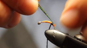 Мушка "ГОЛОГРАФКА" Уловистая по Хариуса. Как связать мушку самому. Ловчяя мушка на Хариуса