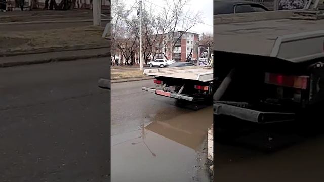 Так в Барнауле гаишники воруют машины,рядом круизер стоял не тронули мыши. смотреть онлайн