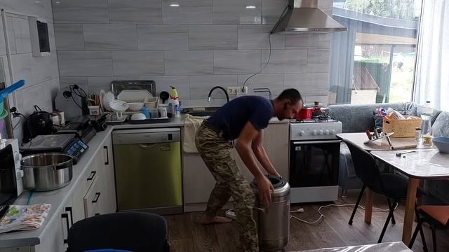 //Все буде??//Щоб,щось давати,потрібно працювати//Знову Тушонка,паштет і копчене// смотреть онлайн