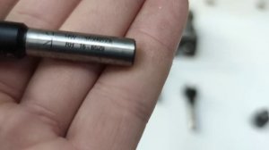 Отверстие под петли при помощи фрезера.