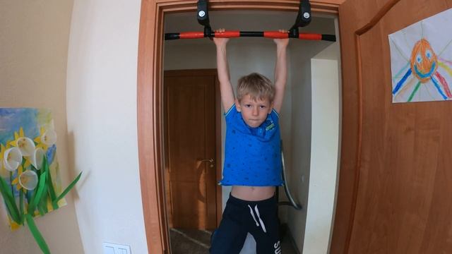 Даниил. 6 лет. Сколько подтянется? Видео для детей. смотреть онлайн