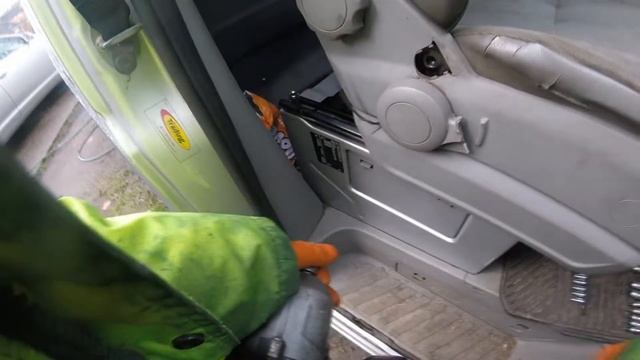 How to remove the front seats of the VW Crafter Sprinter / Как снять передние сиденья VW Crafter смотреть онлайн