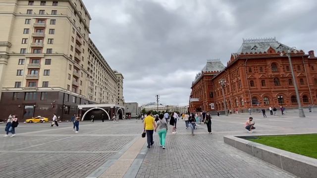 Прогулка по Красной площади и Никольской улице в День России? 12.06.2020 год смотреть онлайн