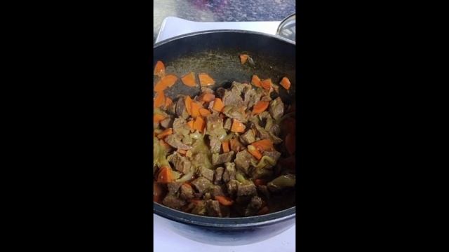говядина 300гр.лук 2шт.морковь 1шт.картошка 1кг.соль.перец.тамат паста.масло растительное 50гр смотреть онлайн