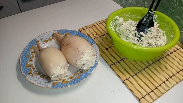 Кальмары фаршированные на ломтике яблока! Безумно Вкусно и Оригинально! (720p).mp4