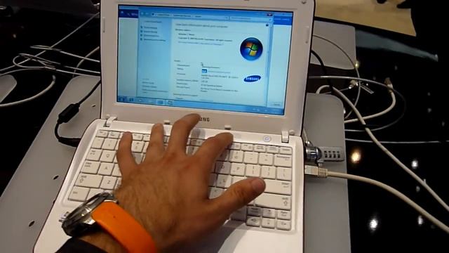 Samsung NF110 Netbook Hands On - English смотреть онлайн