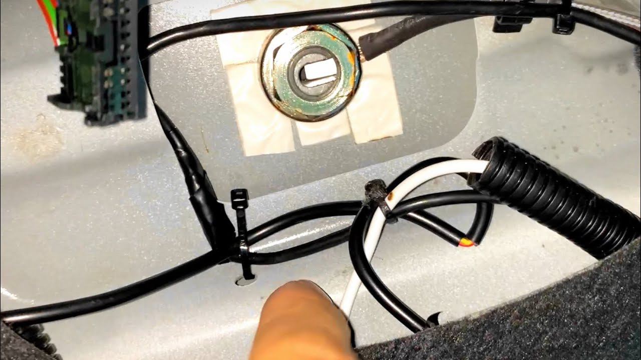 Нашёл причину изначальной поломки системы ЭРА-ГЛОНАСС на LADA Granta FL смотреть онлайн