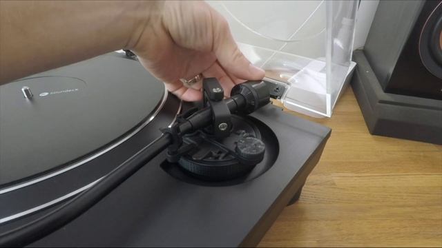 How to Balance a Turntable Tonearm & Set Tracking Force - Vinyl 101 смотреть онлайн