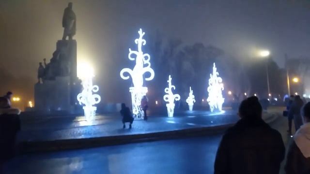 @Харьков ночью Сумская новогодняя. New Year tree смотреть онлайн