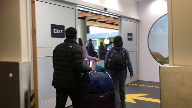 Keflavik International Airport (KEF), Iceland-Car Rentals, transportation, shops and restaurants смотреть онлайн