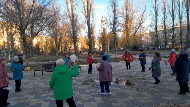 Эх в самоволочку я иду опять, чтоб любить девчоночек, их нежно целовать смотреть онлайн