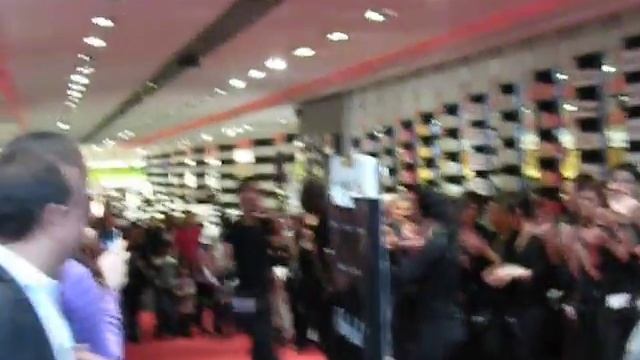 Dance at Sephora, L'Avenue des Champs-Élysées, Paris смотреть онлайн