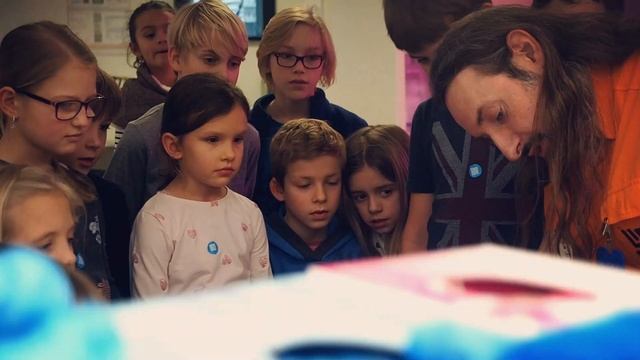 New Views Of Humankind / Main Gallery - Guided Tour For Kids