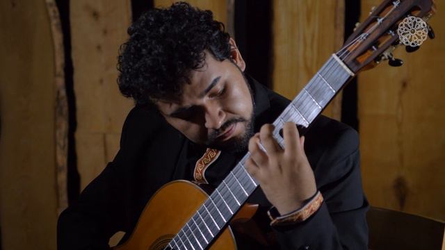 Abel García Ayala plays Three Pieces for Guitar by Carlos Chávez смотреть онлайн