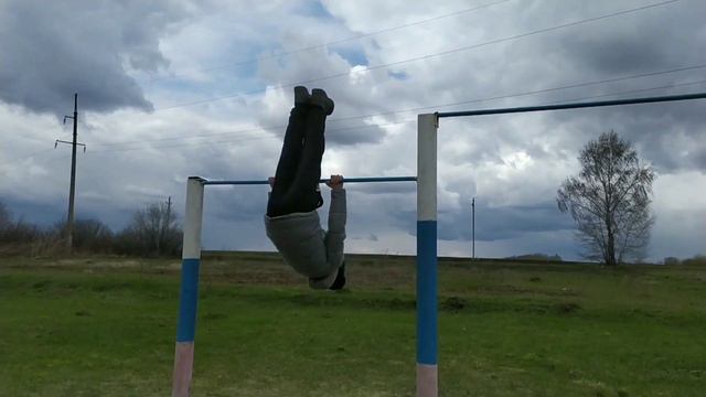 Топ 10 лёгких и красивых элементов на турнике, + ОБУЧЕНИЕ смотреть онлайн