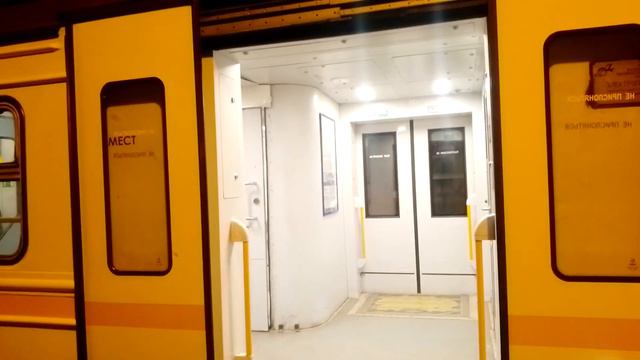 электропоезд ЭД4М-485 Электрогорск-москва курская на платформе вохна смотреть онлайн