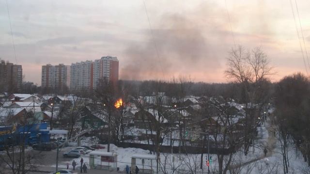 Красногорск, Губайлово. Горит частный дом. Ничего интересного смотреть онлайн