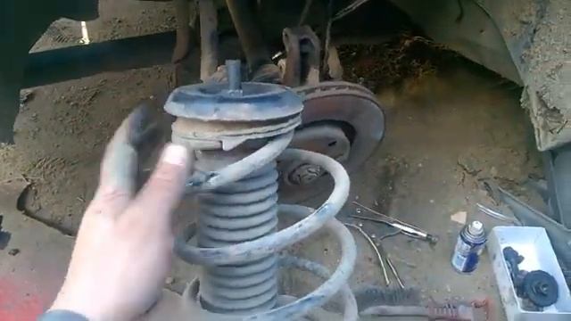 Citroen C4. Замена опоры переднего амортизатора. смотреть онлайн