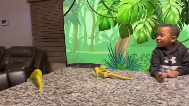 Robo Alive Toy Review смотреть онлайн
