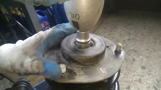 Toyota Camry замена переднего амортизатора - Toyota Camry front shock absorber replacement смотреть онлайн