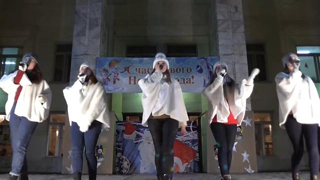 Я ускоряю шаг Ансамбль" Бусинки" Зажигание новогодней елки Город Вязьма смотреть онлайн