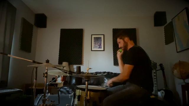 9fm - Hand claps, a shaker, a tambourine, a drumstick, & most of a drum set. смотреть онлайн