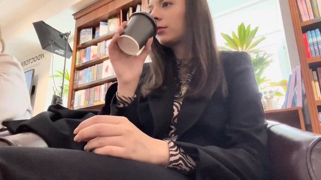 ЖУРФАК МГУ. ВЛОГ. Лестница, песни возле Советов и атмосфера дома на Моховой смотреть онлайн