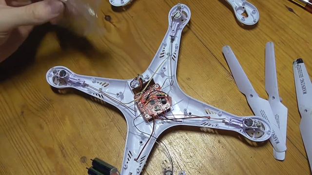 Syma X5 Замена мотора. смотреть онлайн