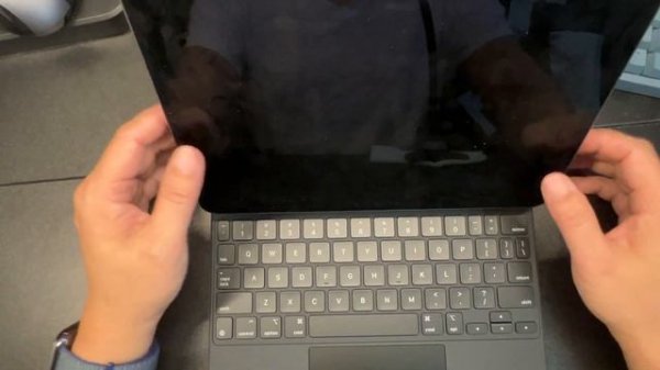 Unboxing Apple Magic Keyboard case for iPad Pro 11-inch